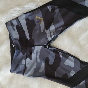 Violate the dress code full length camo workout pants size XS